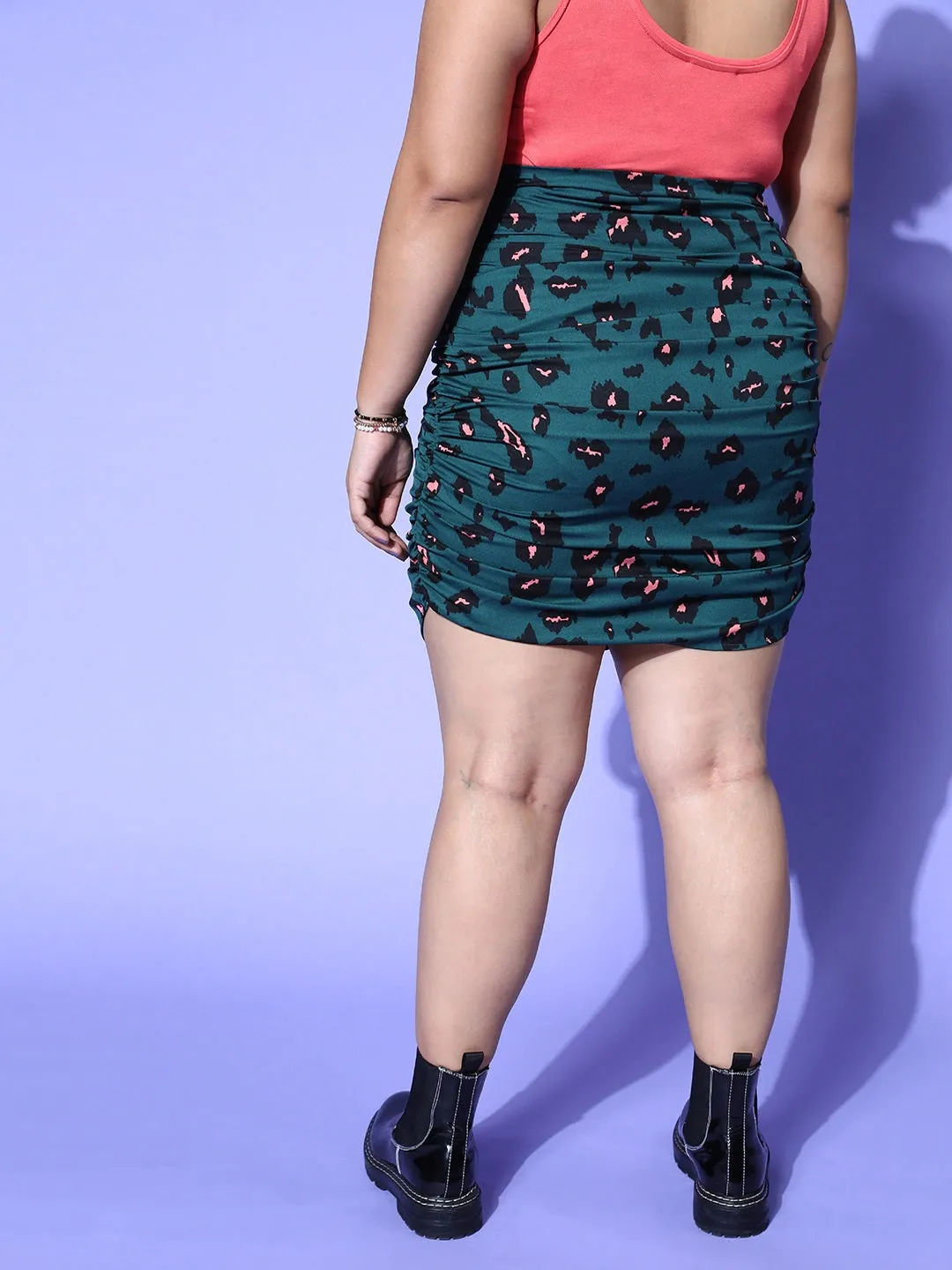 Berrylush Women Plus Size Green Animal Printed High-Rise Waist Straight Hem Pencil Mini Skirt