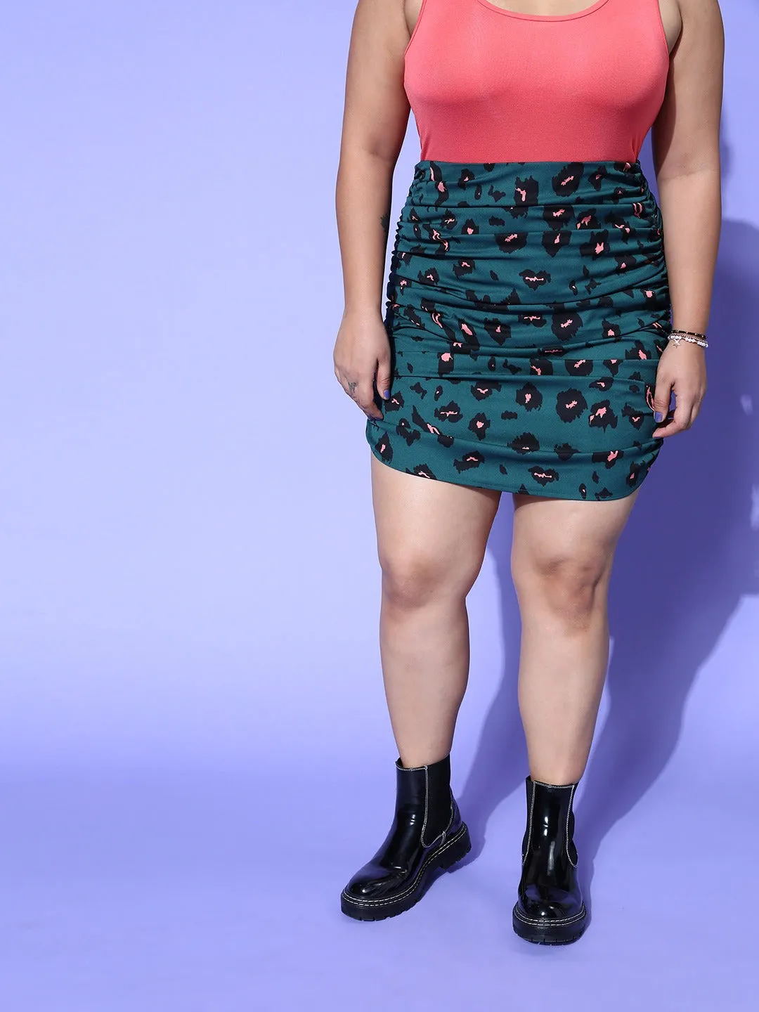 Berrylush Women Plus Size Green Animal Printed High-Rise Waist Straight Hem Pencil Mini Skirt