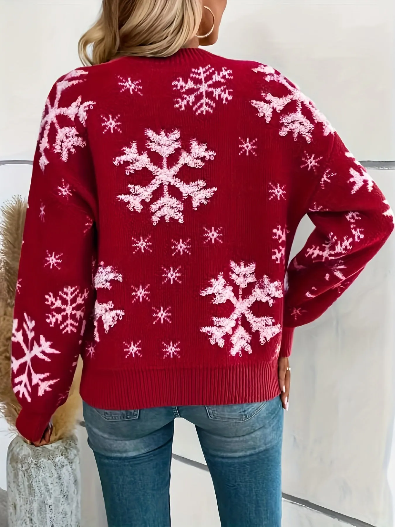 Cozy Snowflake Pattern Crew Neck Pullover - Women's Long Sleeve Drop Shoulder Sweater for Fall and Winter - Soft, Warm, and Festive Christmas Clothing for Ladies