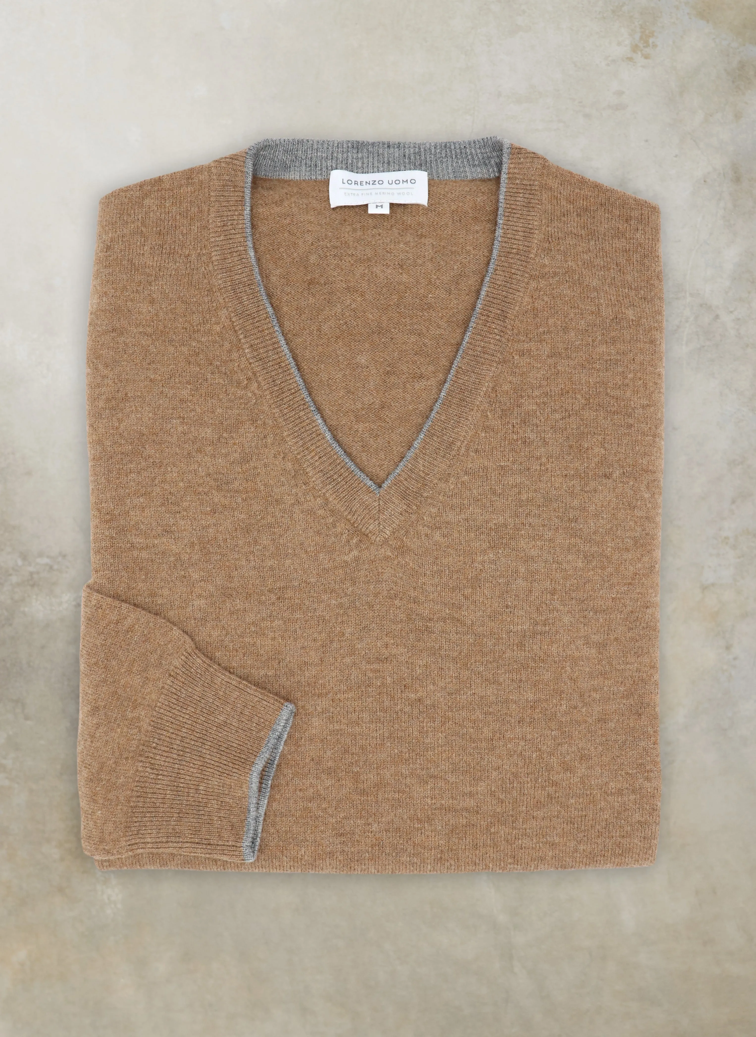 Men's Melbourne Contrast V-Neck Extra-Fine Pure Merino Wool Sweater in Tabacco