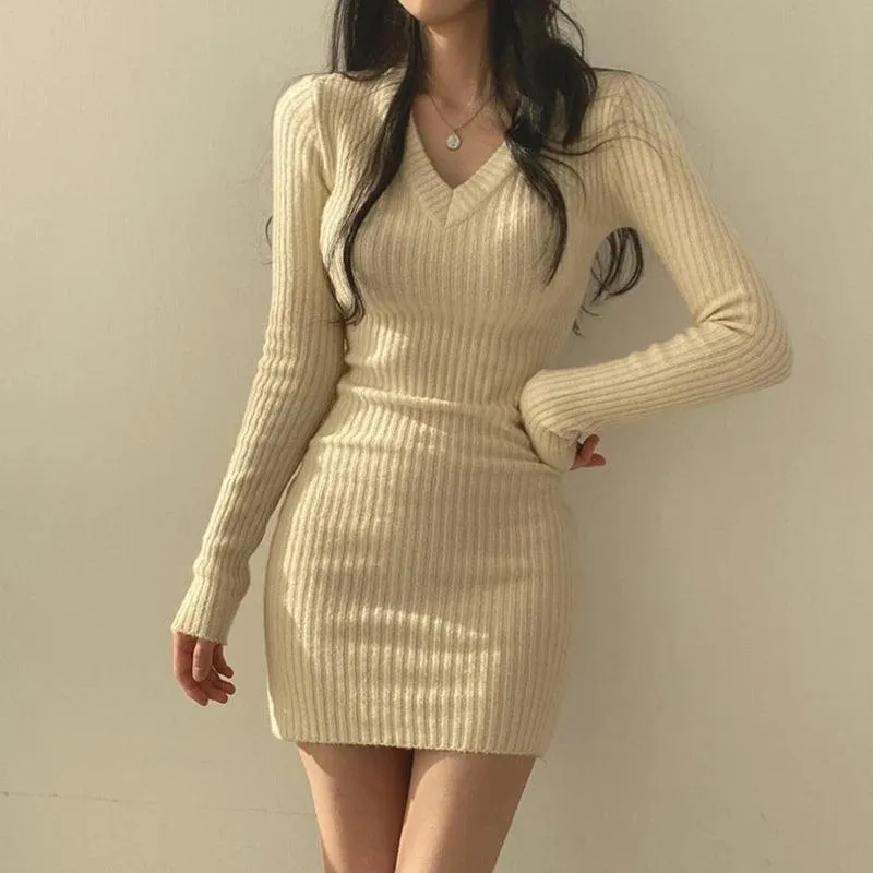 Retro Knit V-Neck Bodycon Dress: Vintage Fall/Winter Sweater for Women