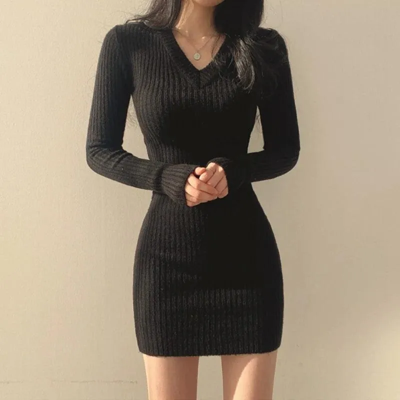 Retro Knit V-Neck Bodycon Dress: Vintage Fall/Winter Sweater for Women