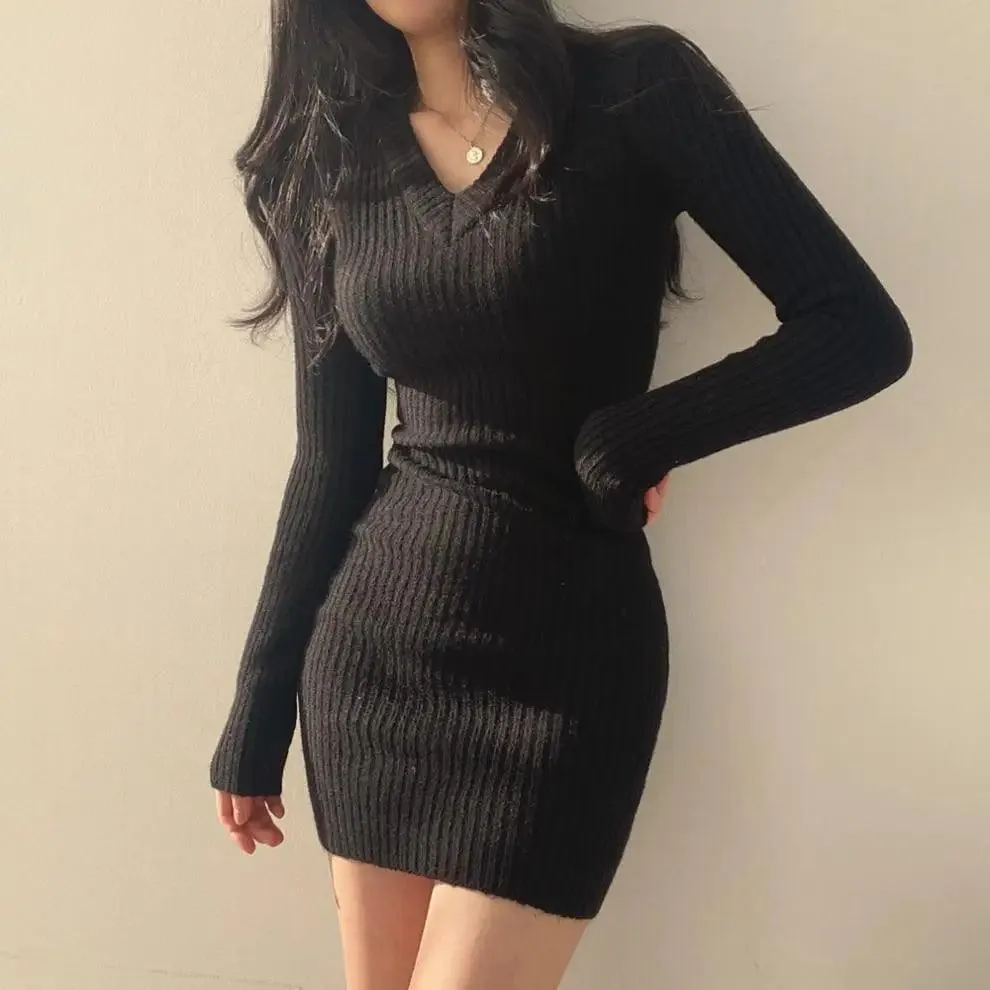 Retro Knit V-Neck Bodycon Dress: Vintage Fall/Winter Sweater for Women