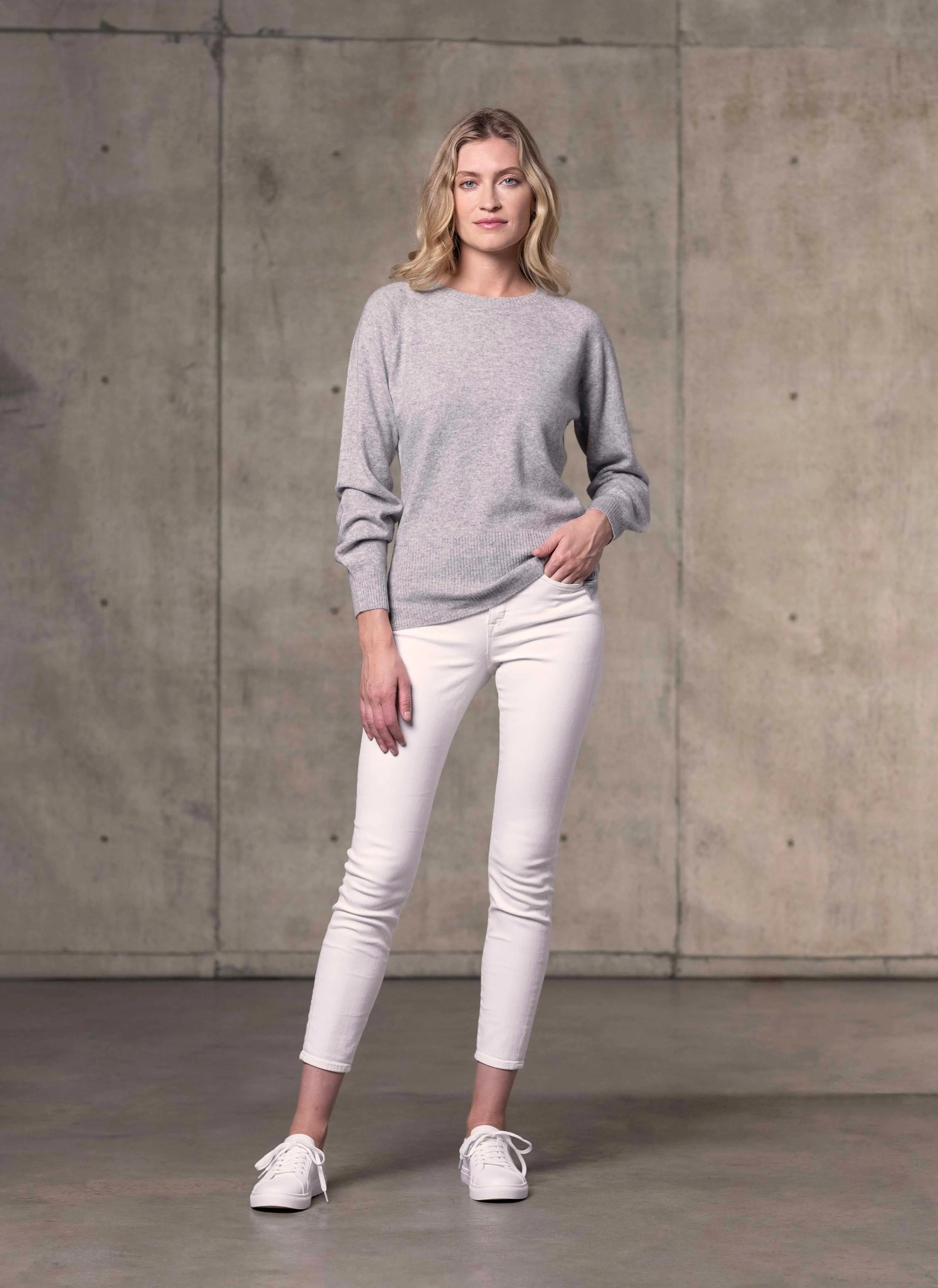 Women's Sofia Crew Neck Cashmere Sweater in Light Grey